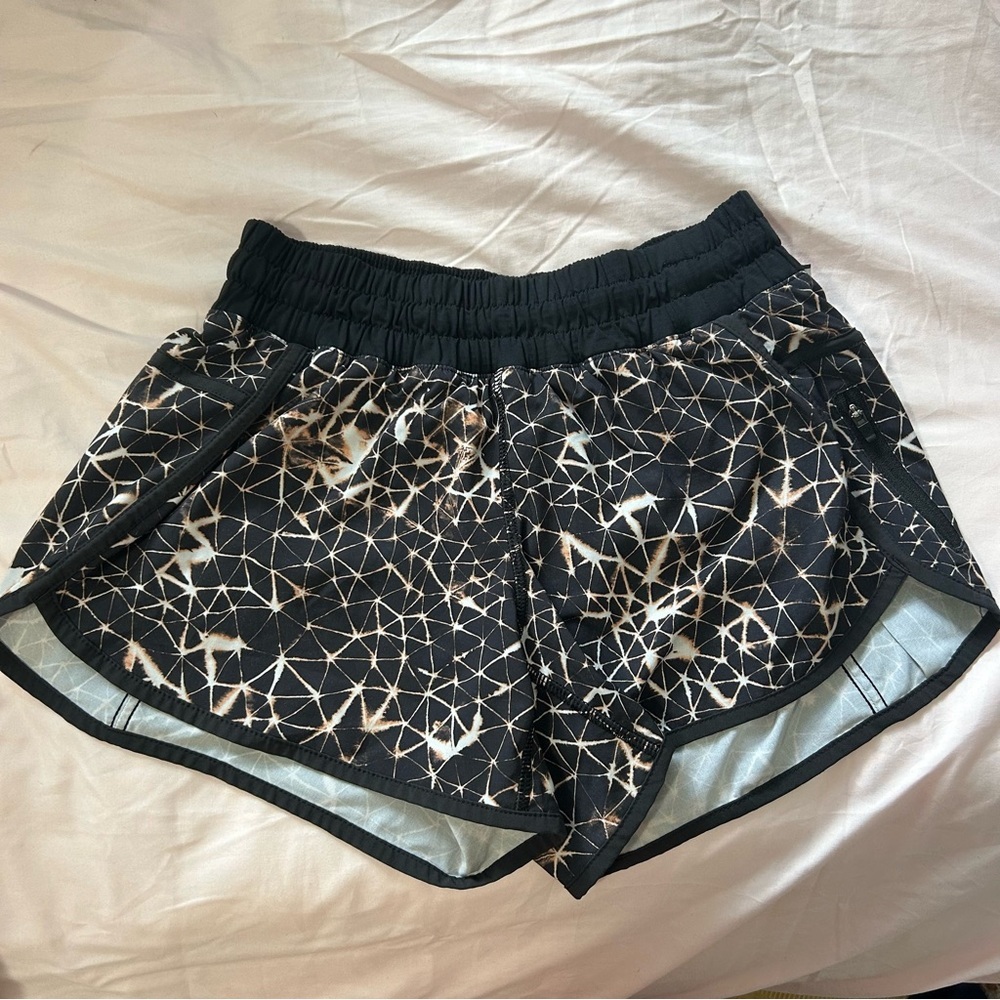 Lululemon tracker shorts